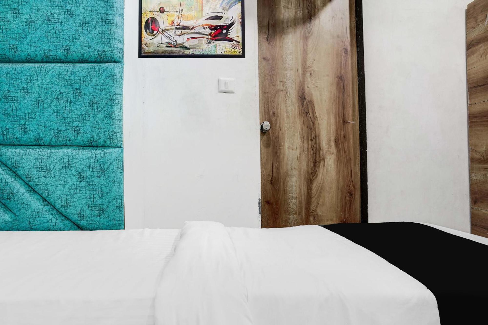 Super Collection O Maninagar Near Railway Station Formerly A1 Residency Ahmedabad Exterior photo