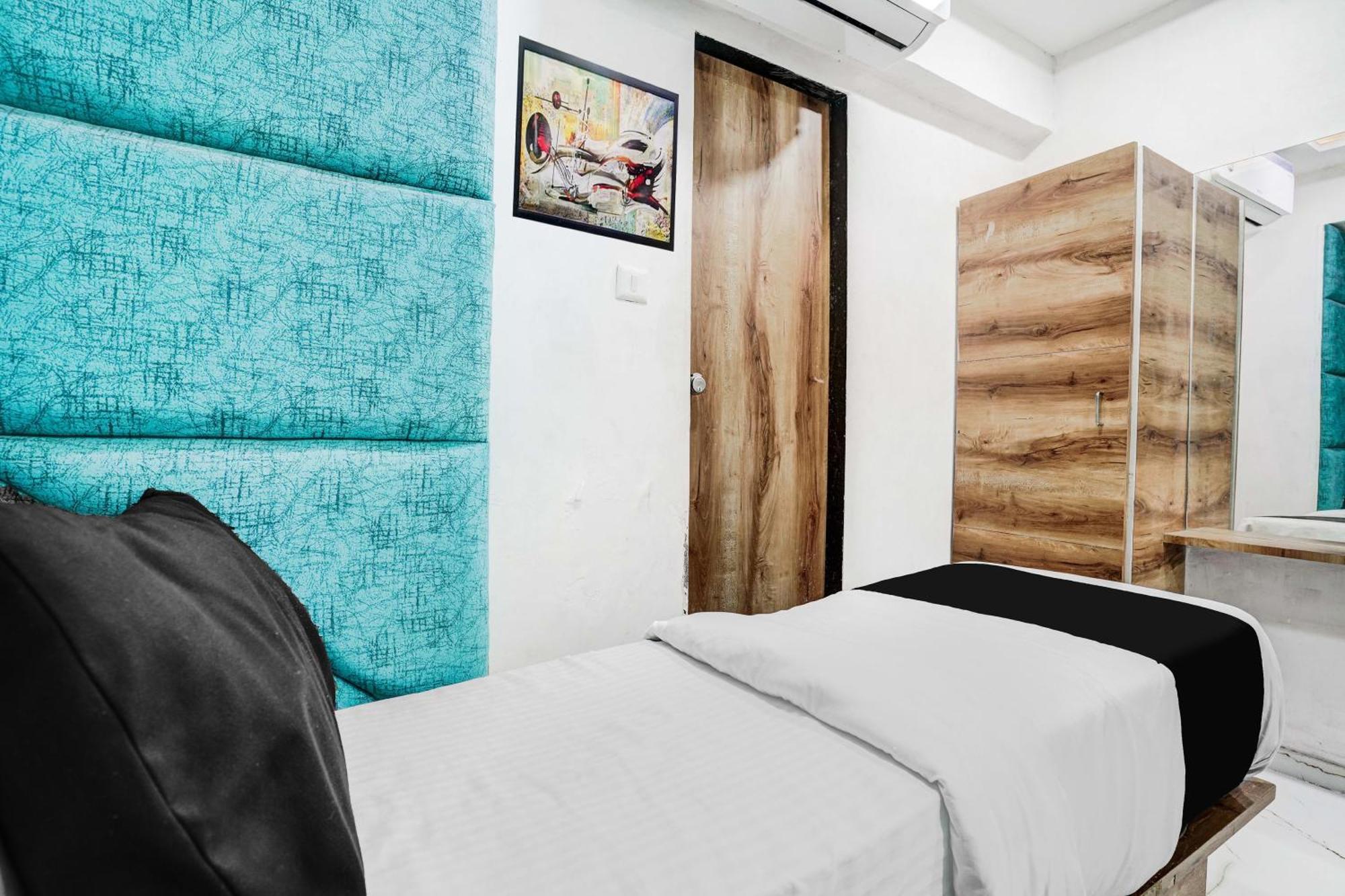 Super Collection O Maninagar Near Railway Station Formerly A1 Residency Ahmedabad Exterior photo