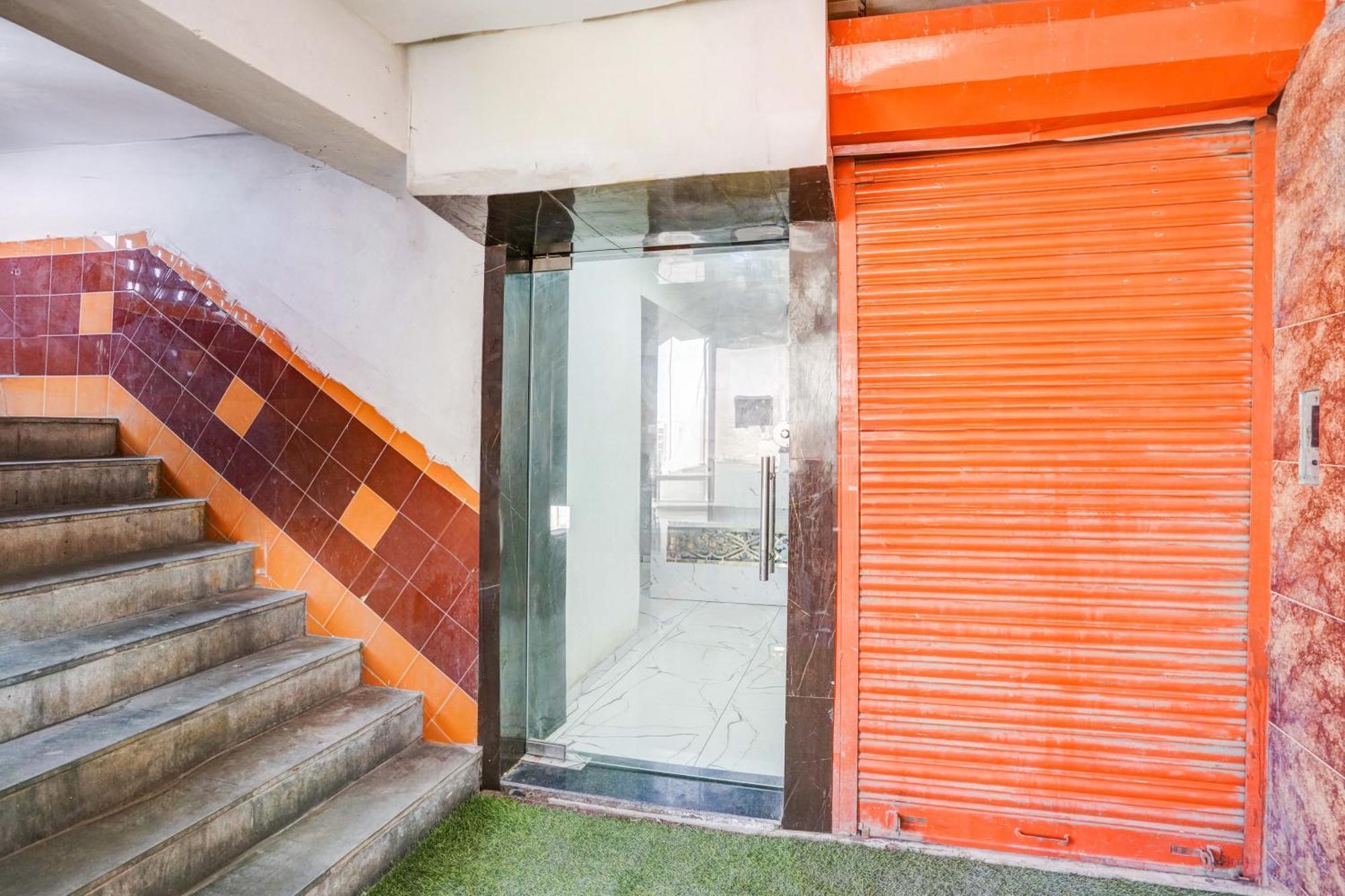 Super Collection O Maninagar Near Railway Station Formerly A1 Residency Ahmedabad Exterior photo